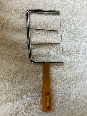 Vintage Bakelite Angel Food Cake Slicer with Butterscotch  Handle